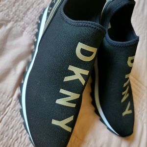 DKNY Women's Black Gold Trainer Shoe Size 8.5 NWOT just tried on only.